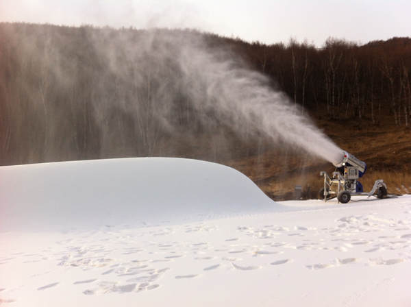 张家口云顶造雪现场.jpg