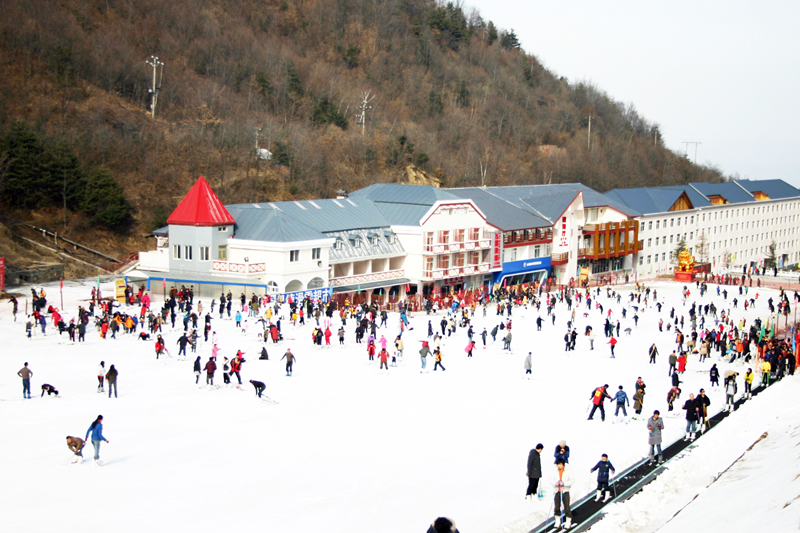 河南洛阳伏牛山滑雪场