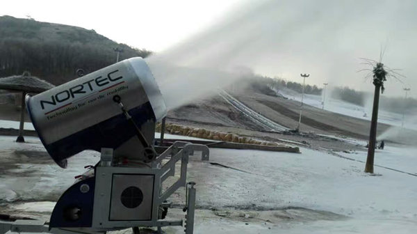 滑雪场造雪机