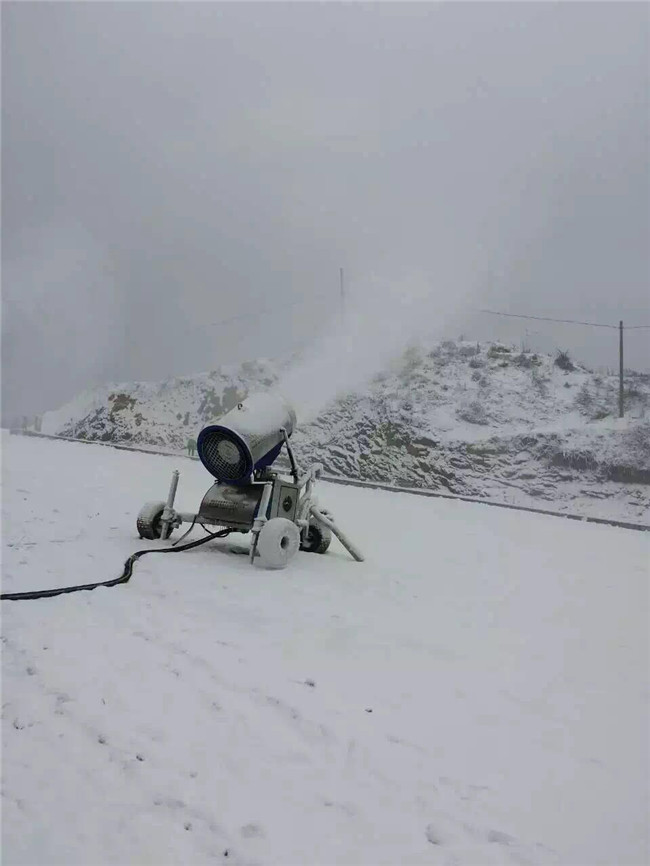 滑雪场造雪机